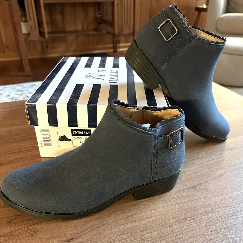 NWT, in box, Crown & Ivy navy booties girl’s sz 3, women’s sz 5
